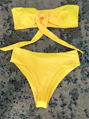 Get Spring and Summer Ready!! Women’s Bandeau Bikini 💛💛💛